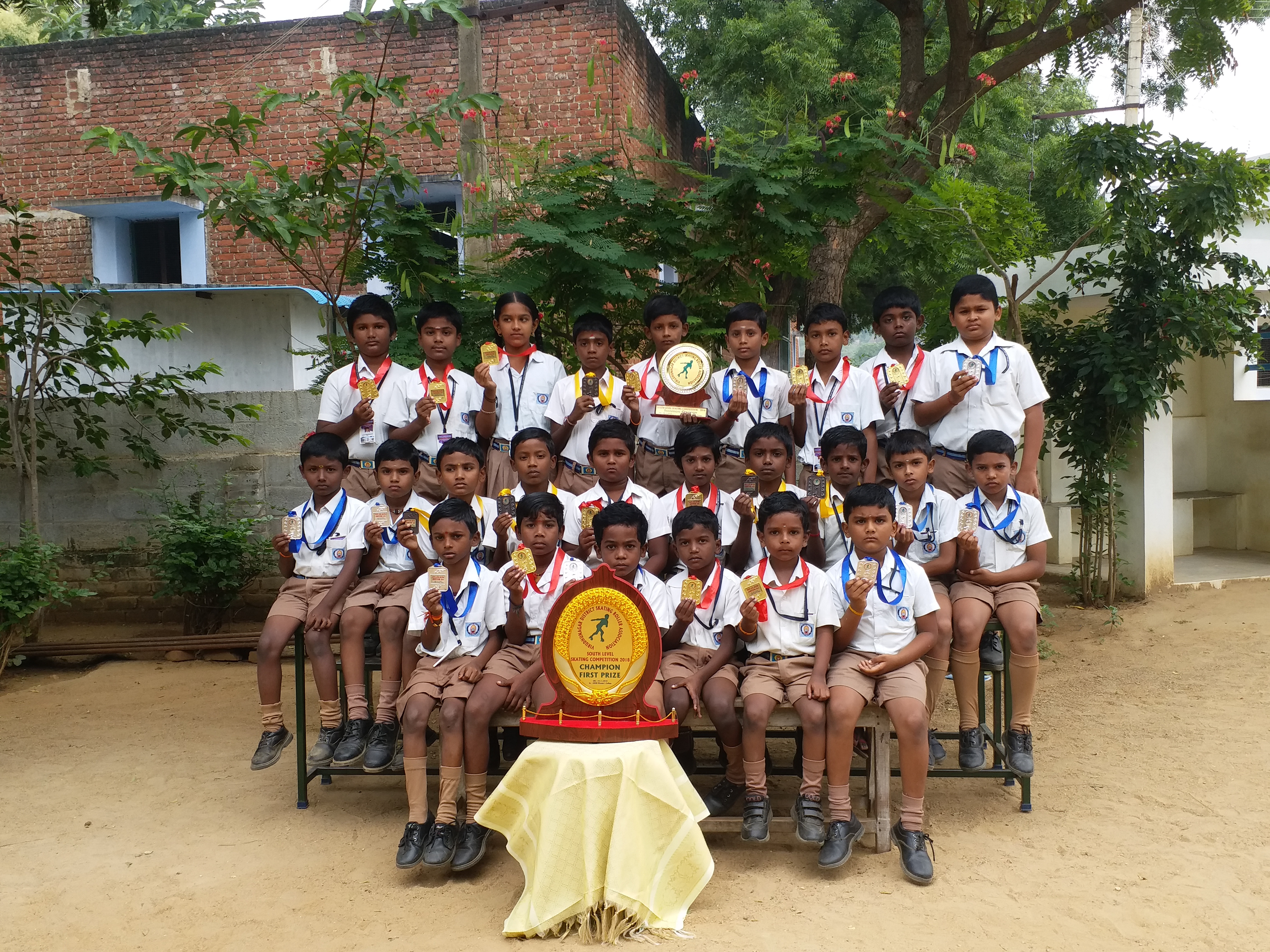 happiest-kids-with-metals of SAV school