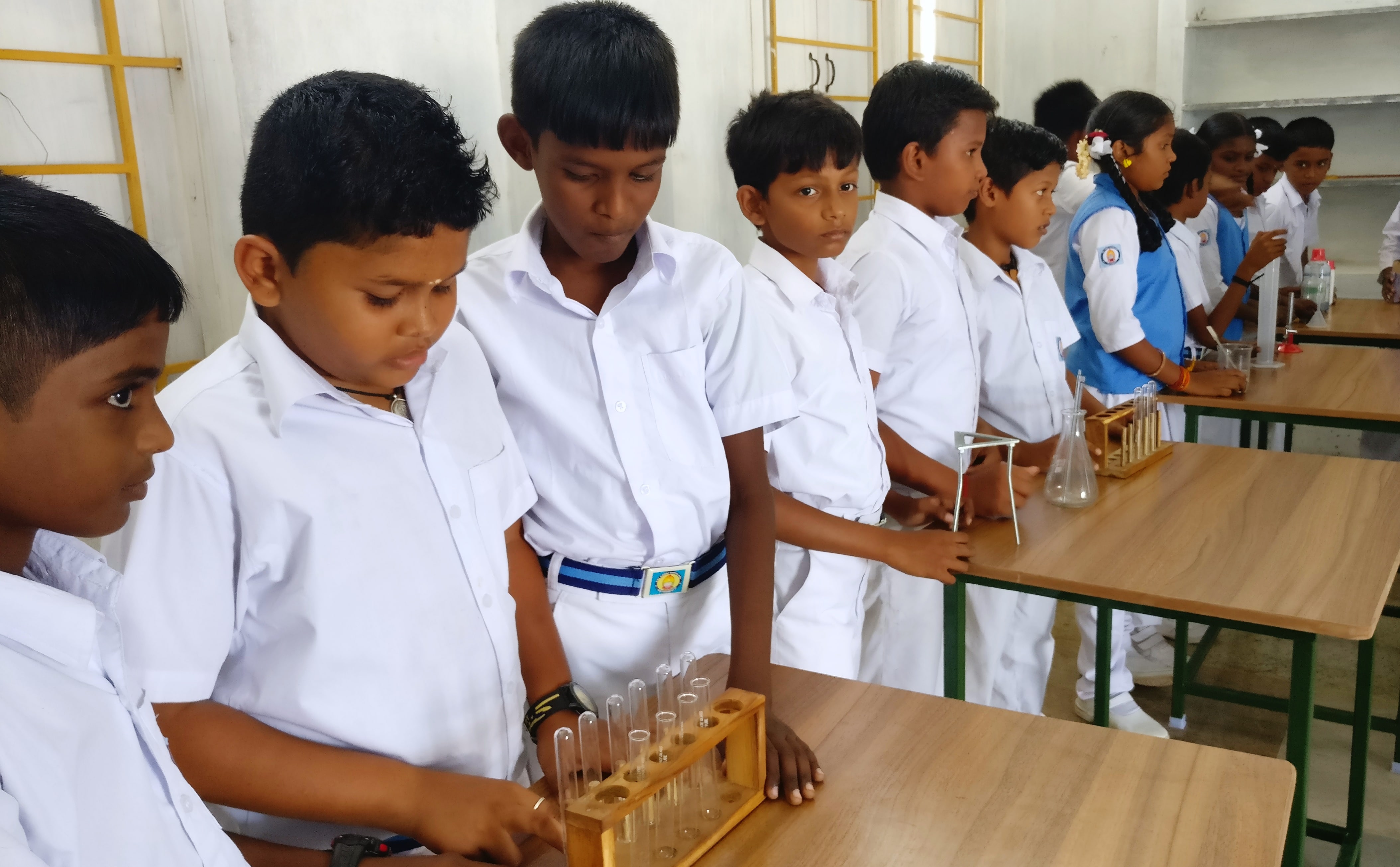 Science Lab | SRI ANNAI VIDYALAYA MATRICULATION SCHOOL | Sri Annai Vidyalaya Nursery and primary School | Muhavoor